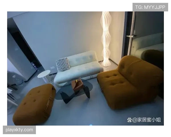 刷到石宇奇家居照第一反应：家居感真温柔，第二反应：那张沙发标价把我劝退